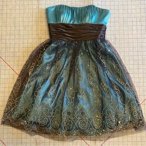 Beautiful green and brown short party dress size 4, prom, homecoming, wedding